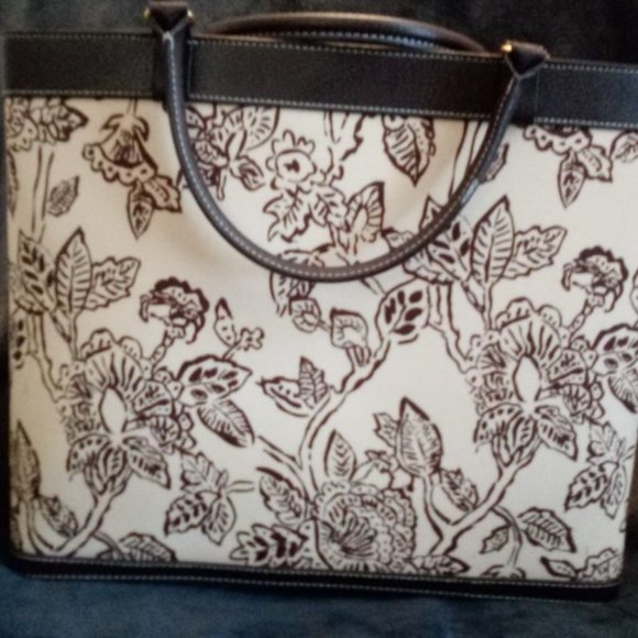 Fendi - Paul Frank - Puma - Tommy H. - Aldo - Frankie & Johnie - One of a kinds - Picture 15 of 16